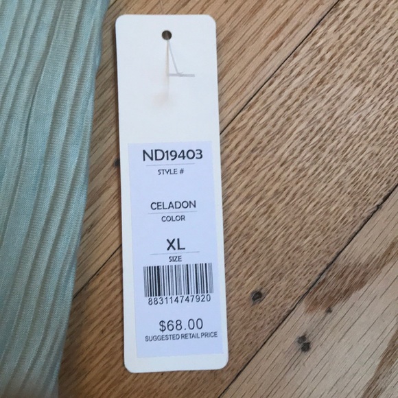 ANDREA JOVINE  light green pleated  top size xl - Picture 5 of 5